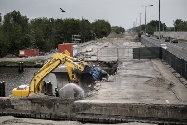 man-overleden-ongeval-met-shovel-nieuwe-noordzeebrug.jpg 